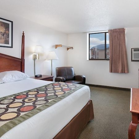 Serena Inn & Suites Of Rapid City Eksteriør billede