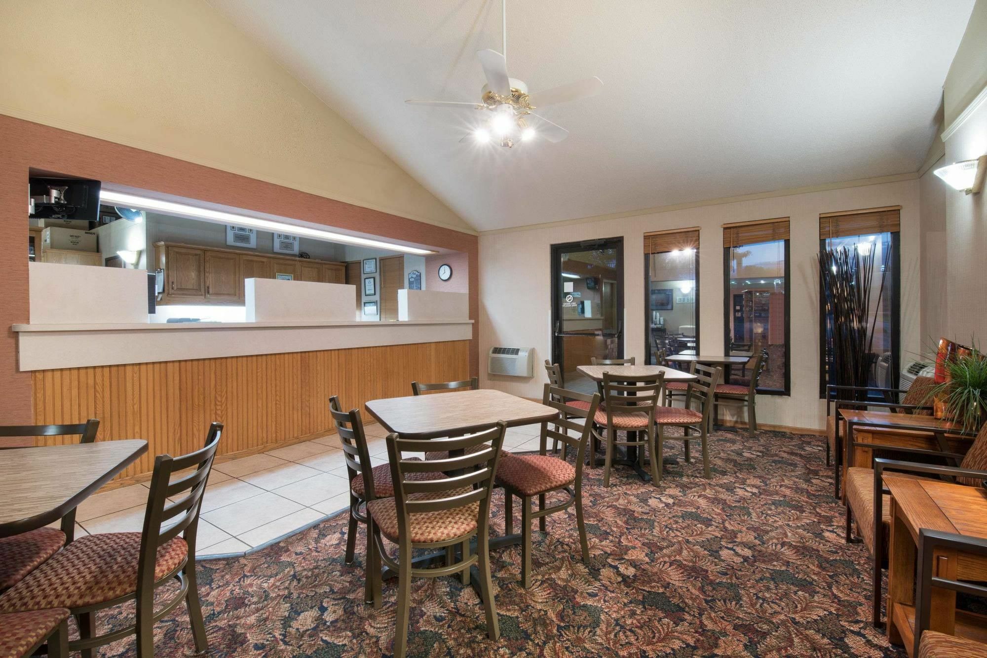 Serena Inn & Suites Of Rapid City Eksteriør billede